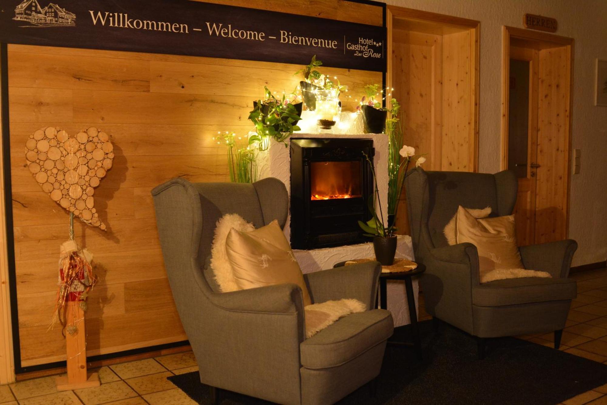 Hotel-Gasthof Zur Rose Weissenhorn Exterior photo