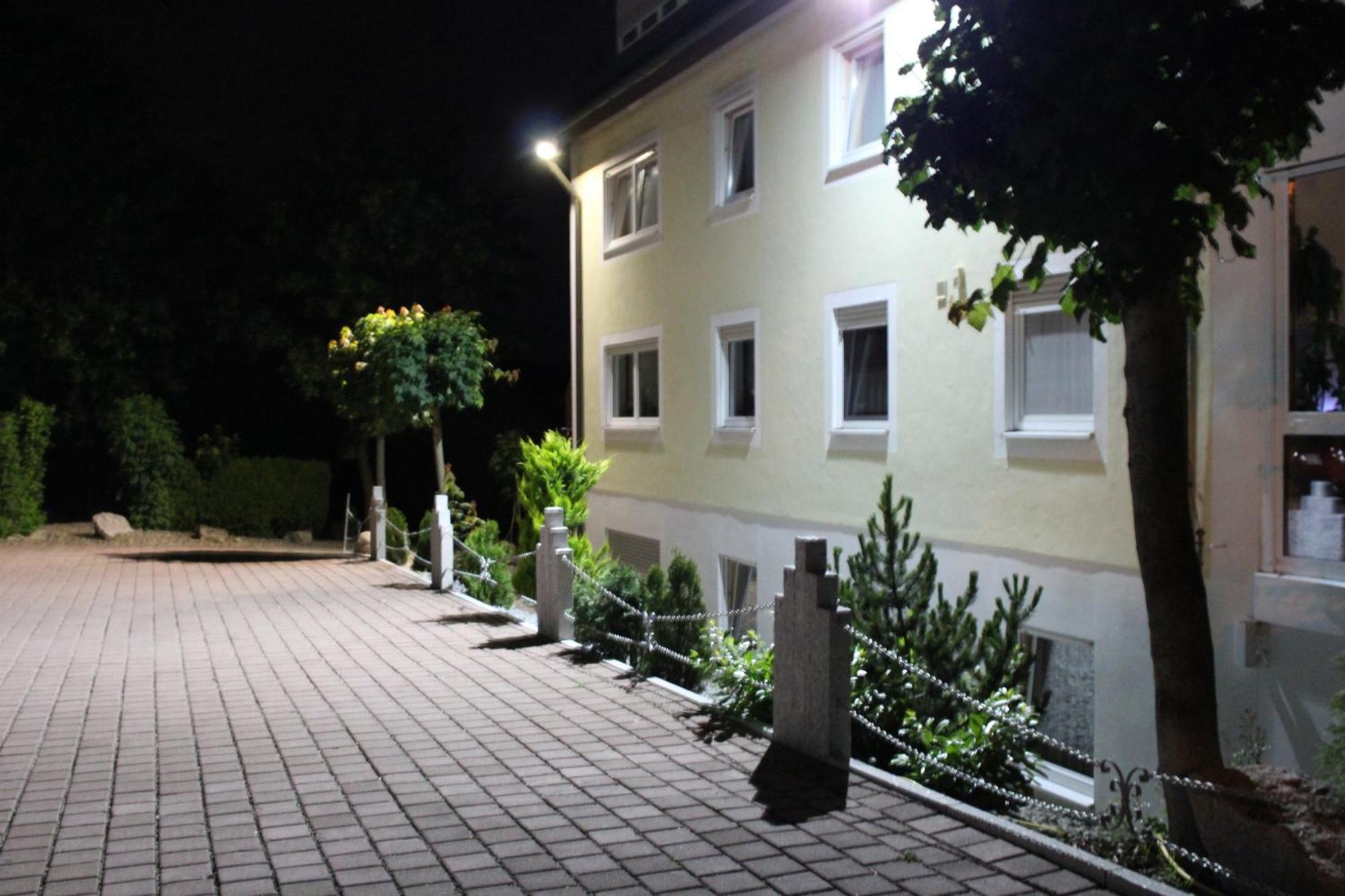 Hotel-Gasthof Zur Rose Weissenhorn Exterior photo